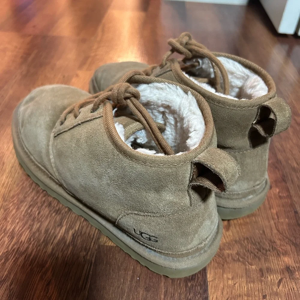 UGG Neumel Chukka boots in a suede finish. Size 10